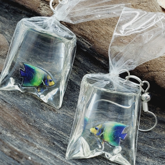 Nwt fish in bag! Green blue reef fish earrings silver hooks handmade - Picture 4 of 5